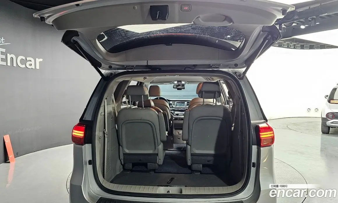 Kia Carnival 2017 3.3 автомат (гидро), фото 20 Kia Carnival 2017 3.3 автомат (гидро), фото 20