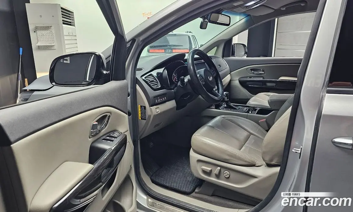 Kia Carnival 2017 3.3 автомат (гидро), фото 10 Kia Carnival 2017 3.3 автомат (гидро), фото 10
