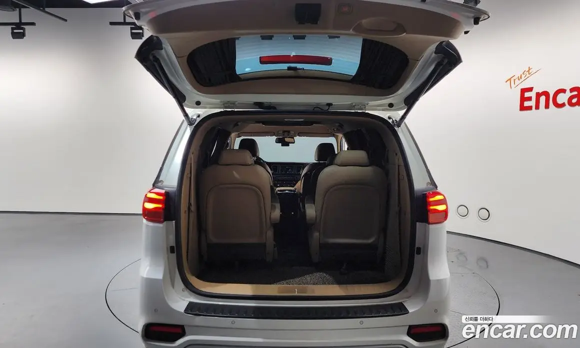 Kia Carnival 2018 2.2 автомат (гидро), фото 18 Kia Carnival 2018 2.2 автомат (гидро), фото 18