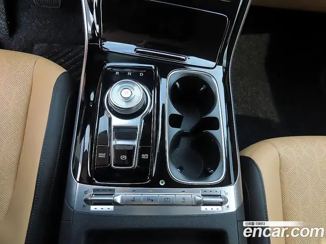 Kia Carnival 2021 2.2 автомат (гидро), миниатюра 11