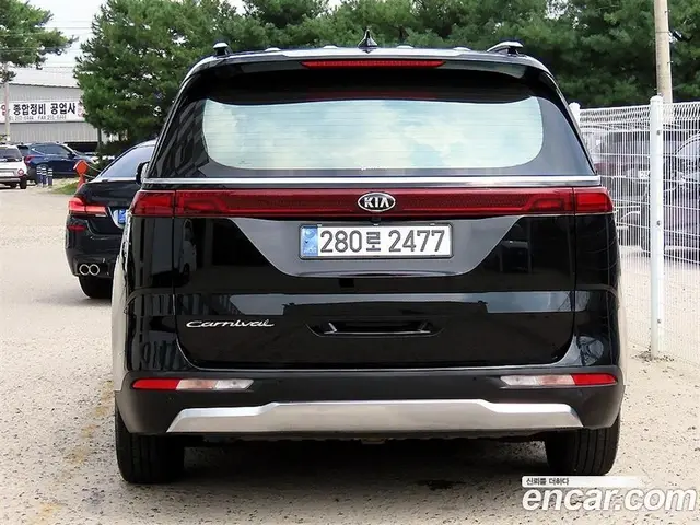 Kia Carnival 2021 2.2 автомат (гидро), миниатюра 4