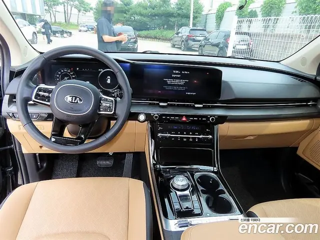 Kia Carnival 2021 2.2 автомат (гидро), миниатюра 8