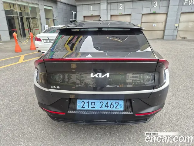 Kia EV6 2023 0.1 автомат (гидро), миниатюра 3 Kia EV6 2023 0.1 автомат (гидро), миниатюра 3