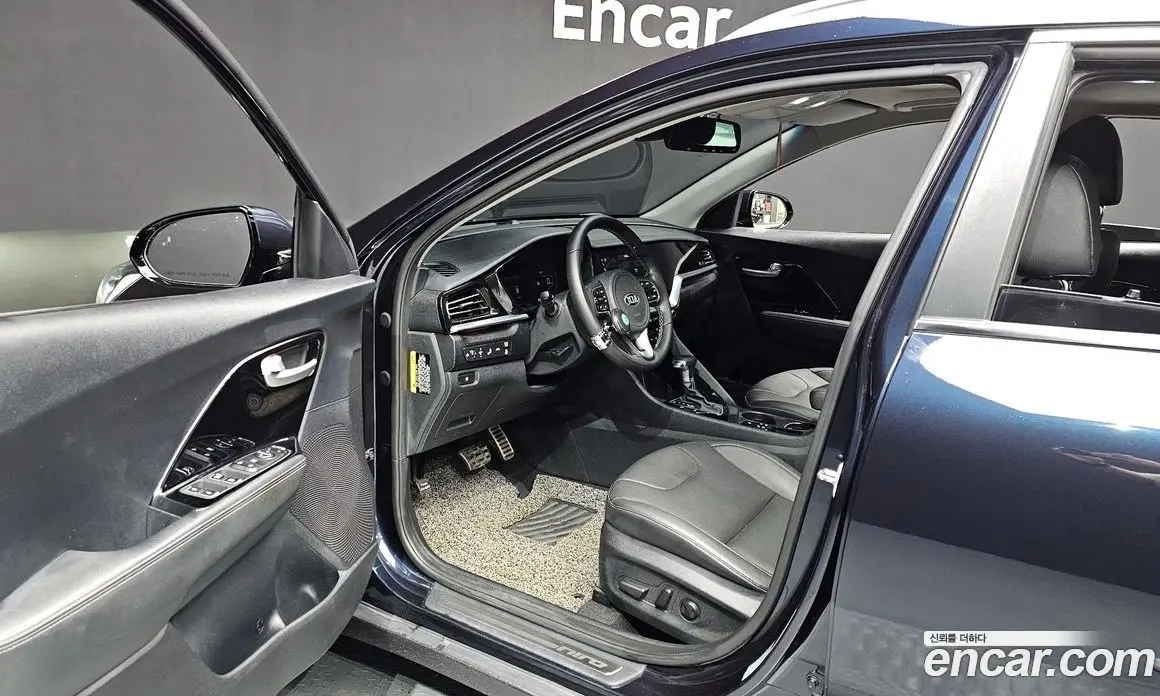 Kia Niro 2019 1.6 автомат (гидро), фото 13