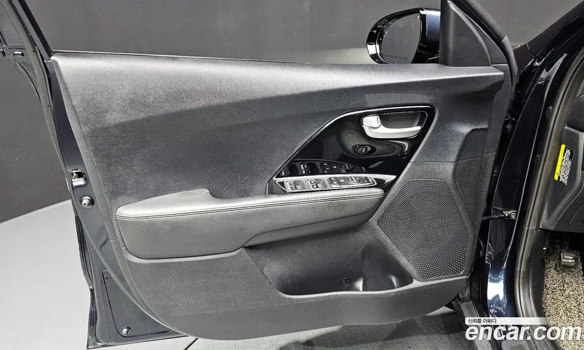 Kia Niro 2019 1.6 автомат (гидро), фото 14