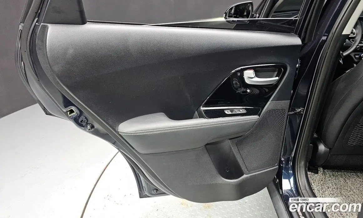 Kia Niro 2019 1.6 автомат (гидро), фото 15
