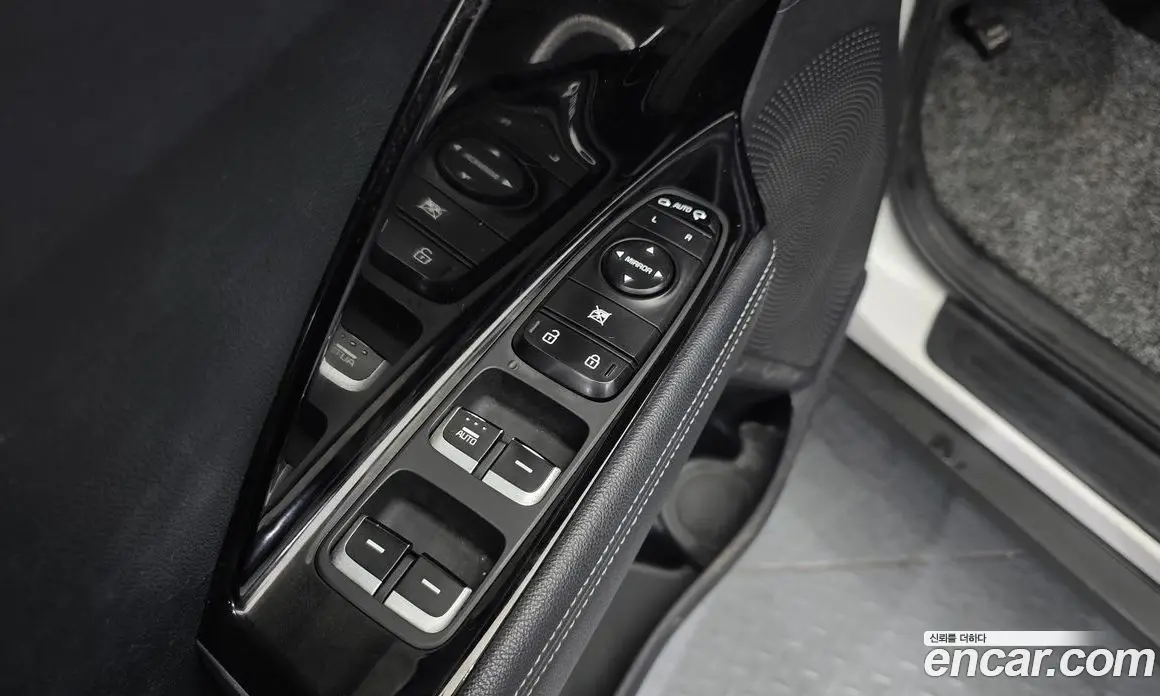 Kia Niro 2019 1.6 автомат (гидро), фото 14