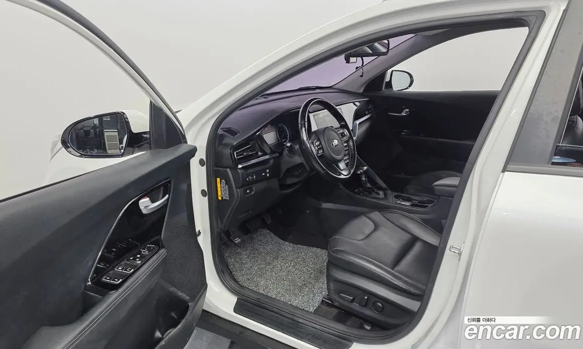 Kia Niro 2019 1.6 автомат (гидро), фото 10