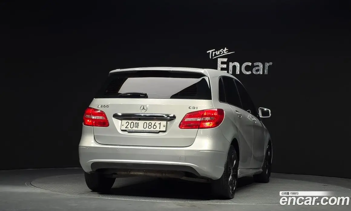Mercedes-Benz B-Class 2013 1.8 автомат (гидро), фото 4 Mercedes-Benz B-Class 2013 1.8 автомат (гидро), фото 4