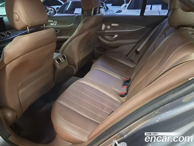 Mercedes-Benz E-Class 2018 2.0 автомат (гидро), миниатюра 6