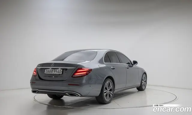 Mercedes-Benz E-Class 2020 2.0 автомат (гидро), миниатюра 2