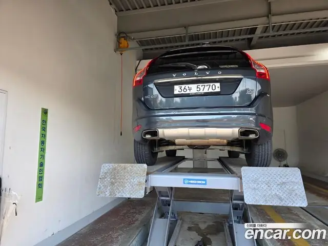 Volvo XC60 2014 2.4 автомат (гидро), миниатюра 2