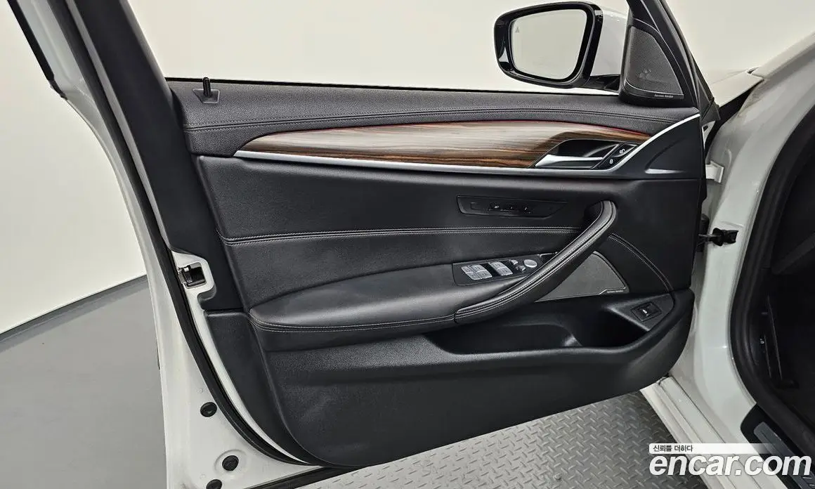 BMW 5 серия 2022 2.0 автомат (гидро), фото 13