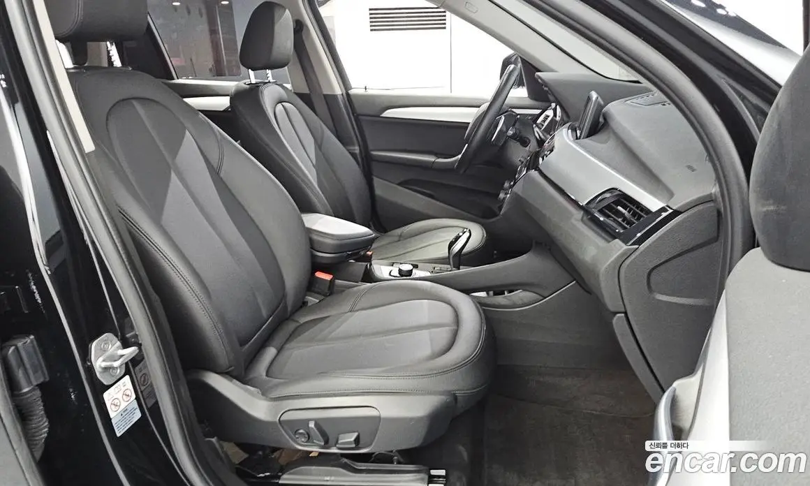 BMW X1 2018 2.0 автомат (гидро), фото 12
