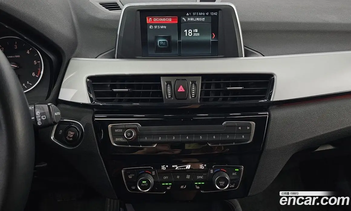 BMW X1 2018 2.0 автомат (гидро), фото 15