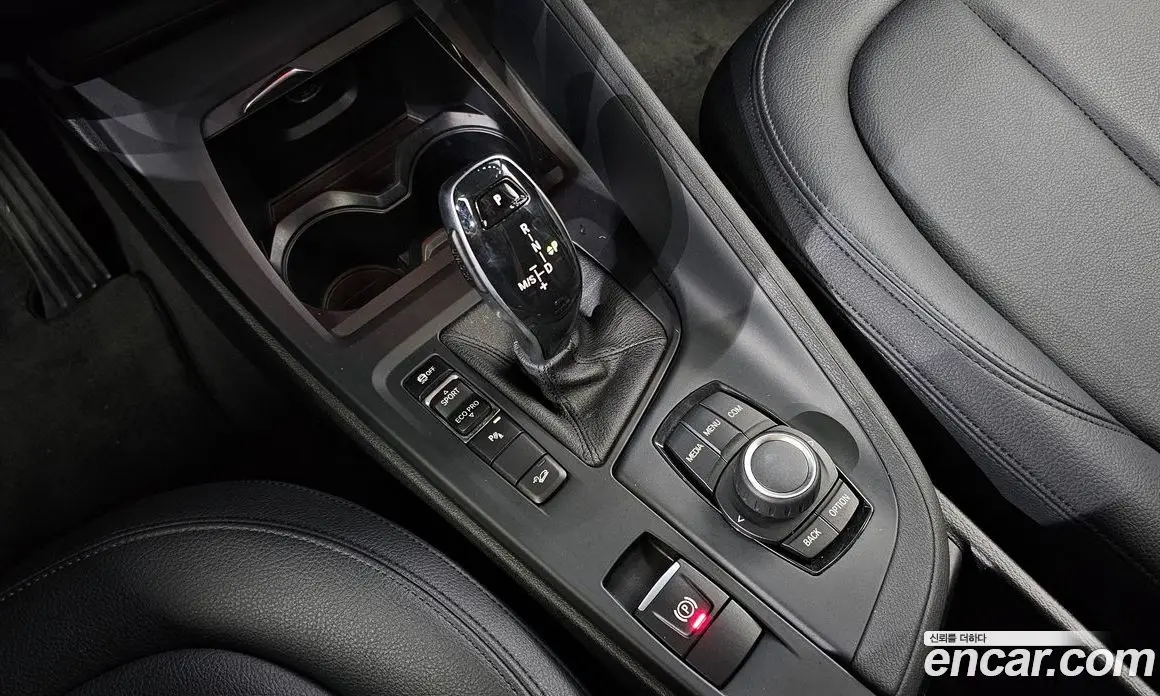 BMW X1 2018 2.0 автомат (гидро), фото 9