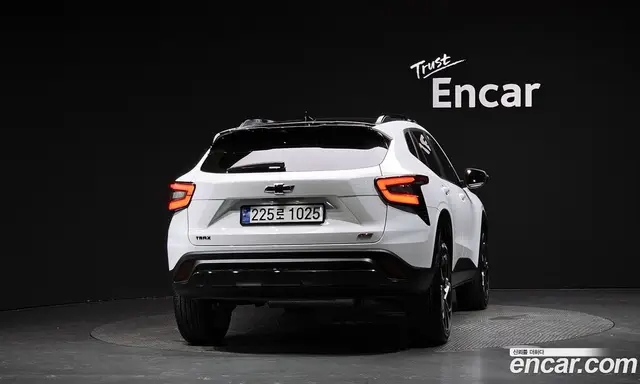 Chevrolet Trax 2023 1.2 автомат (гидро), миниатюра 3