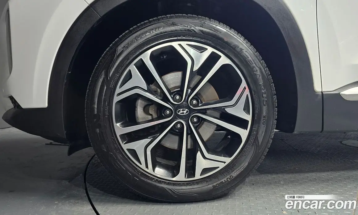 Hyundai Santa Fe 2018 2.0 автомат (гидро), фото 5 Hyundai Santa Fe 2018 2.0 автомат (гидро), фото 5