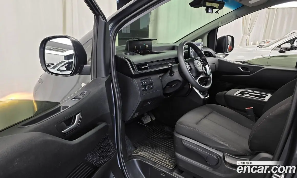 Hyundai Staria 2022 2.2 автомат (гидро), фото 13