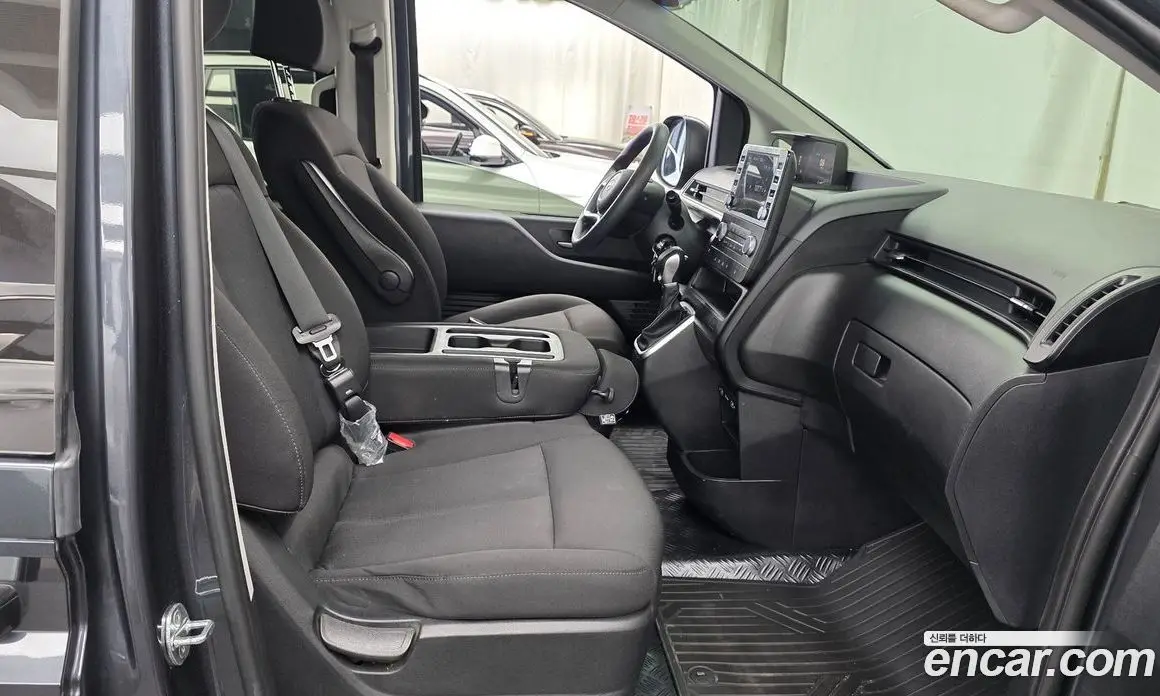 Hyundai Staria 2022 2.2 автомат (гидро), фото 16