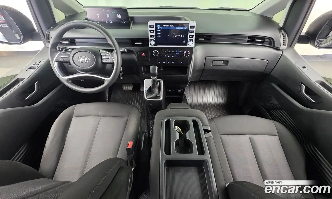 Hyundai Staria 2022 2.2 автомат (гидро), фото 10