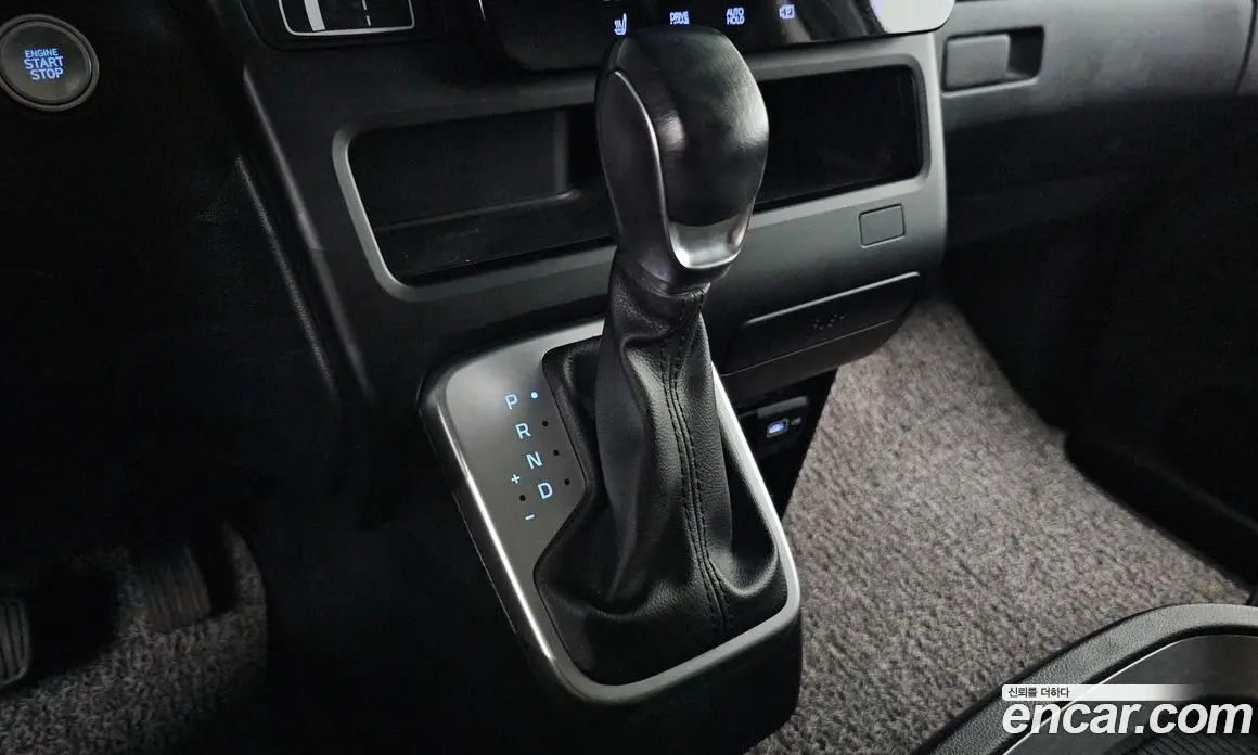 Hyundai Staria 2022 2.2 автомат (гидро), фото 11