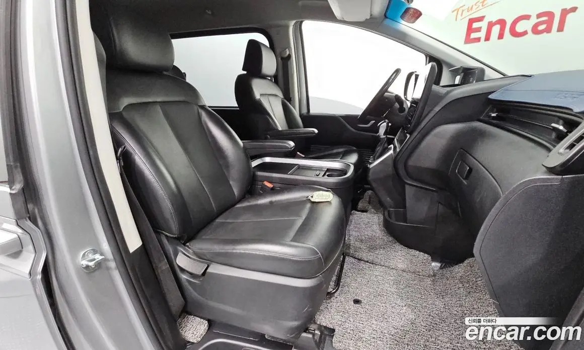 Hyundai Staria 2022 2.2 автомат (гидро), фото 15