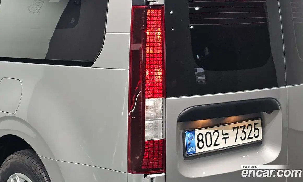 Hyundai Staria 2022 2.2 автомат (гидро), фото 8
