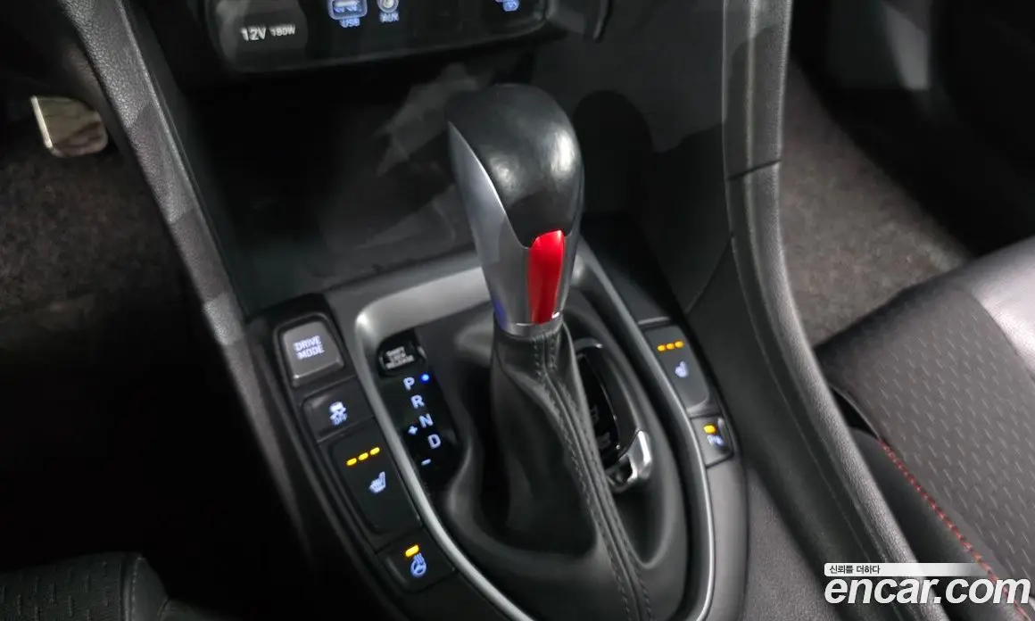 Hyundai Veloster 2018 1.6 автомат (гидро), фото 12