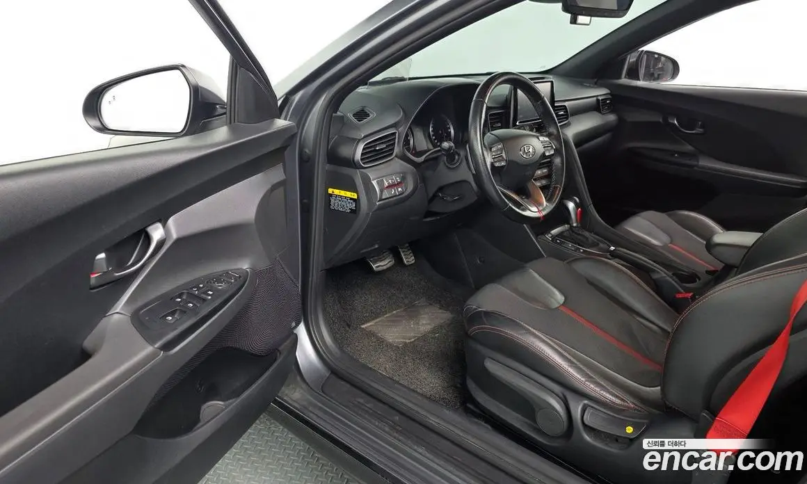 Hyundai Veloster 2018 1.6 автомат (гидро), фото 13