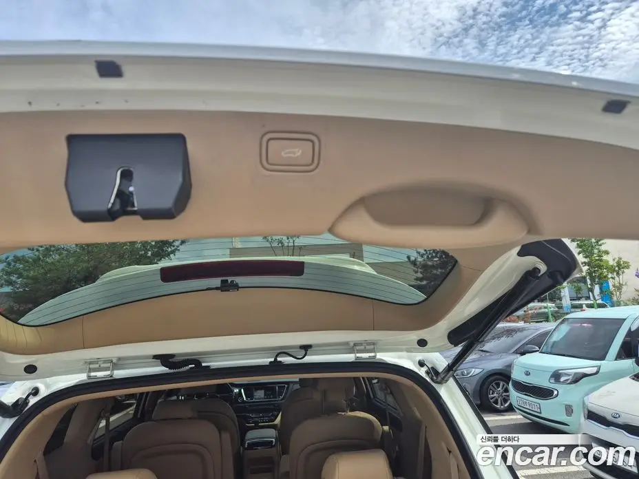 Kia Carnival 2018 2.2 автомат (гидро), фото 20 Kia Carnival 2018 2.2 автомат (гидро), фото 20