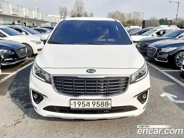 Kia Carnival 2019 2.2 автомат (гидро), миниатюра 2