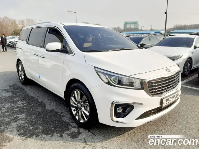 Kia Carnival 2019 2.2 автомат (гидро), миниатюра 3