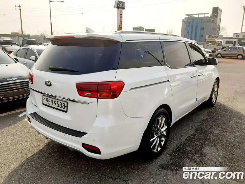 Kia Carnival 2019 2.2 автомат (гидро), фото 4