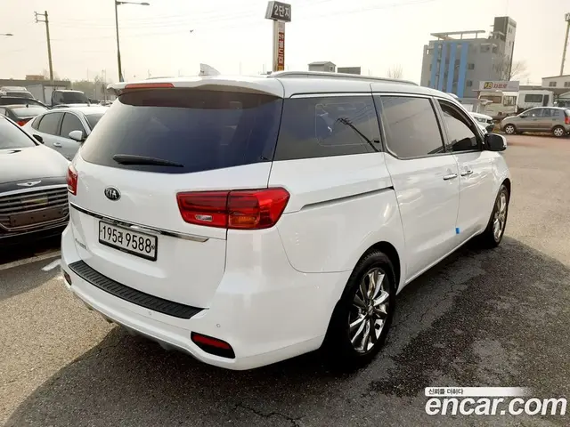 Kia Carnival 2019 2.2 автомат (гидро), миниатюра 4