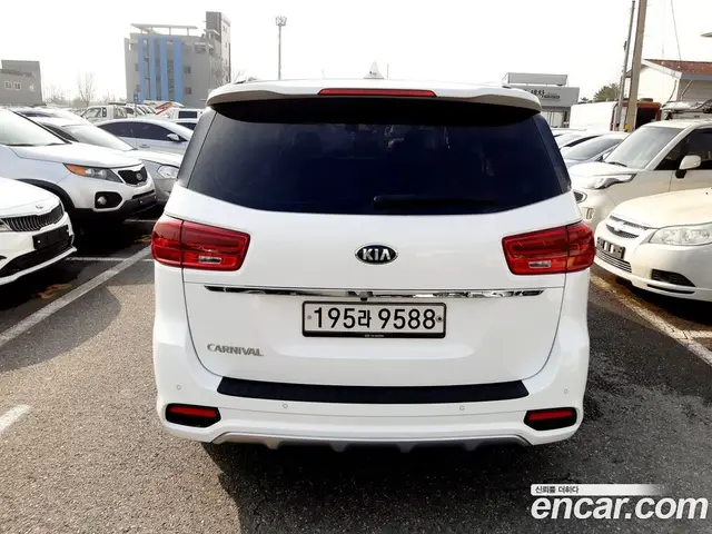 Kia Carnival 2019 2.2 автомат (гидро), миниатюра 5