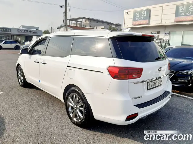 Kia Carnival 2019 2.2 автомат (гидро), миниатюра 6