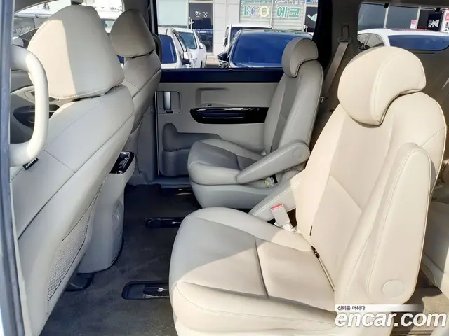 Kia Carnival 2019 2.2 автомат (гидро), миниатюра 7