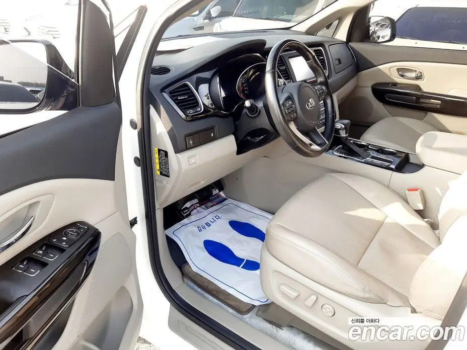 Kia Carnival 2019 2.2 автомат (гидро), фото 8