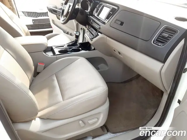 Kia Carnival 2019 2.2 автомат (гидро), миниатюра 9