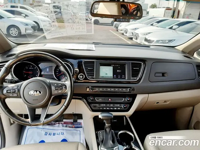 Kia Carnival 2019 2.2 автомат (гидро), миниатюра 10