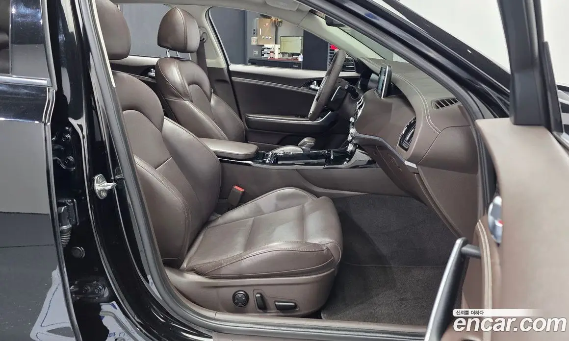 Kia Stinger 2017 2.0 автомат (гидро), фото 17