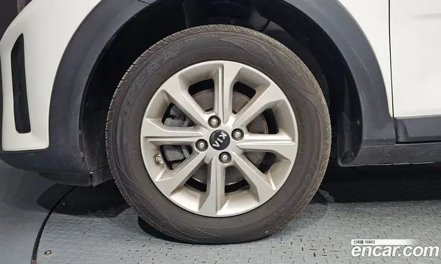 Kia Stonic 2018 1.6 автомат (гидро), миниатюра 5