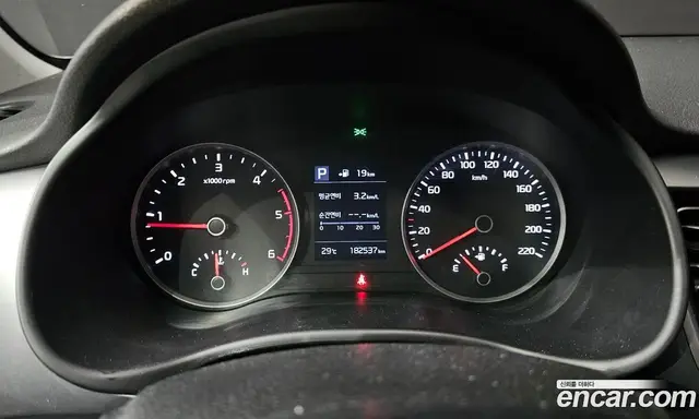 Kia Stonic 2018 1.6 автомат (гидро), миниатюра 8