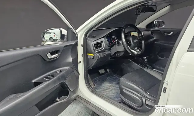 Kia Stonic 2018 1.6 автомат (гидро), миниатюра 10