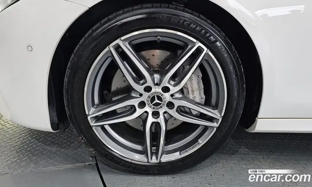 Mercedes-Benz E-Class 2019 2.0 автомат (гидро), миниатюра 5