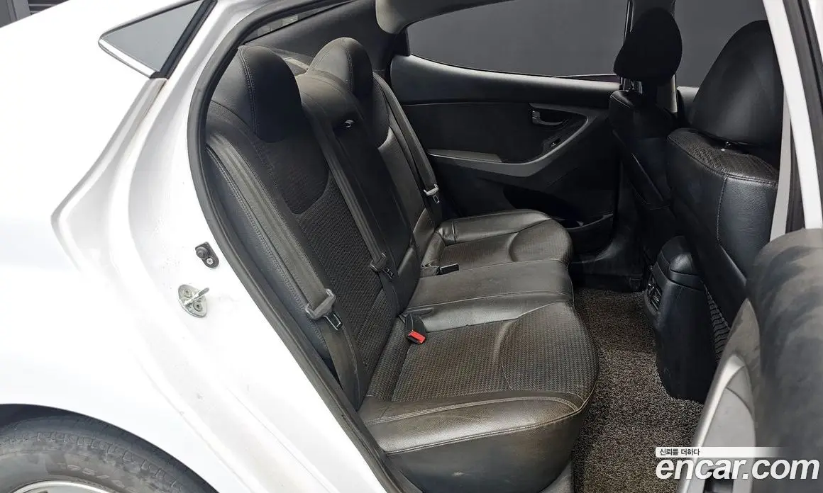 Hyundai Avante 2015 1.6 автомат (гидро), фото 11