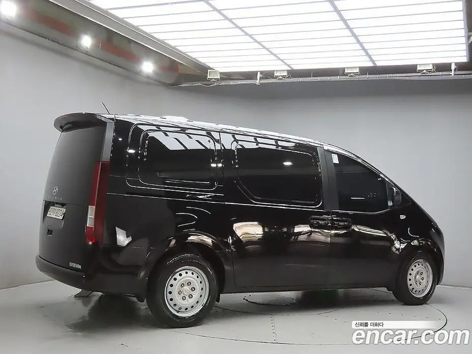 Hyundai Staria 2022 2.2 автомат (гидро), фото 4