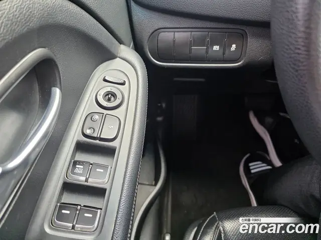Kia Carens 2018 2.0 автомат (гидро), миниатюра 12