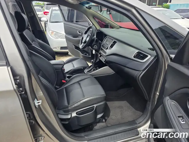 Kia Carens 2018 2.0 автомат (гидро), миниатюра 9 Kia Carens 2018 2.0 автомат (гидро), миниатюра 9